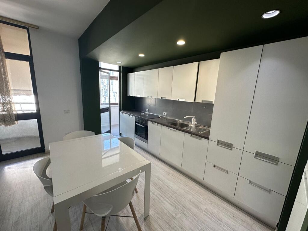 🏢Ex Stazione Ferroviaria, appartamento in affitto, 2+1, arredato. 80.000 Leke