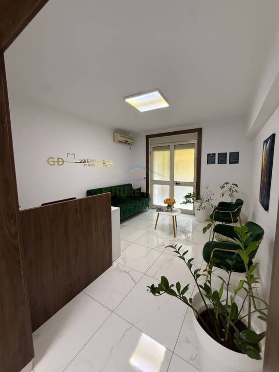 Ambient Biznesi me Qira, Rruga e Durrësit, përballë Kafe Flora, Tiranë