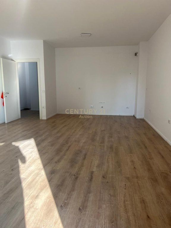 Apartament 2+1 Me Qira, Unaza e Re, Tiranë