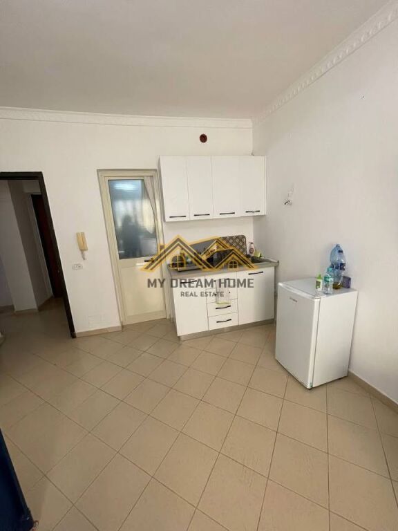 SHITET GARSONIERE TEK SHKEMBI KAVAJES DURRES!