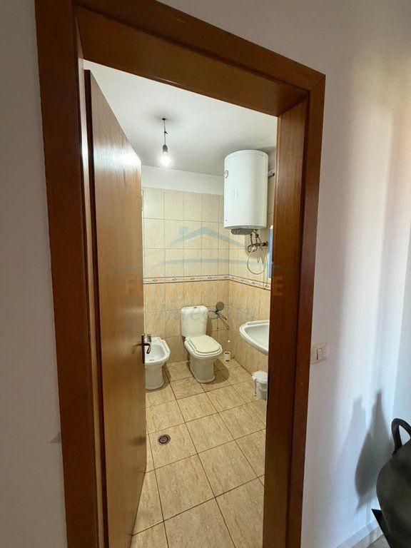 Shitet, Apartament 2+1, Kinostudio, Tiranë.