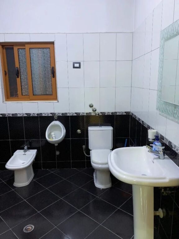 2+1 apartment for rent near the United school !