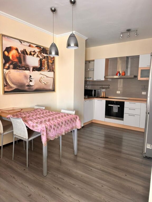 Shitet apartament 2+1+2 tek Juridiku , Ish Blloku , Sheshi Willson .