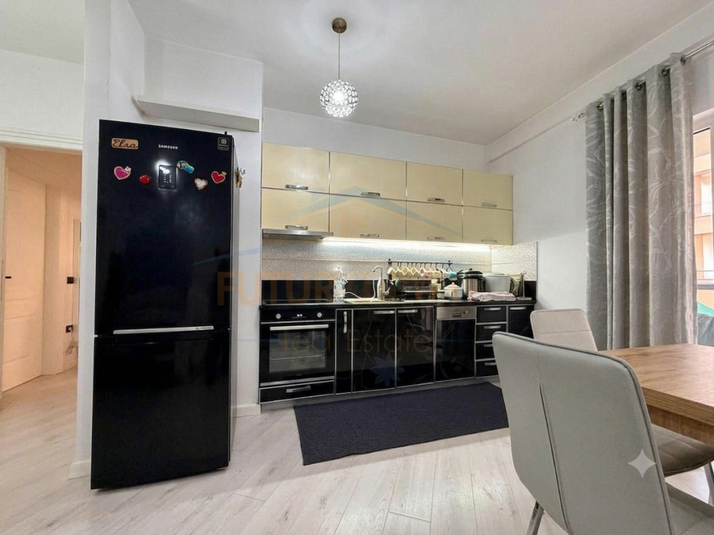 Shitet, Apartament 3+1+2, Unaza e Re, Tiranë