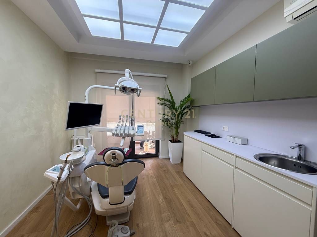 OCCASIONE! VENDESI ATTIVITÀ DI CLINICA DENTALE VICINO AL RING CENTER!