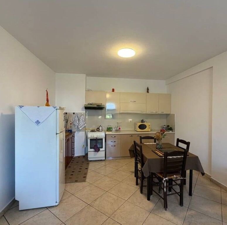 Shitet Apartament 2+1 ne Kinostudio 200,000 €