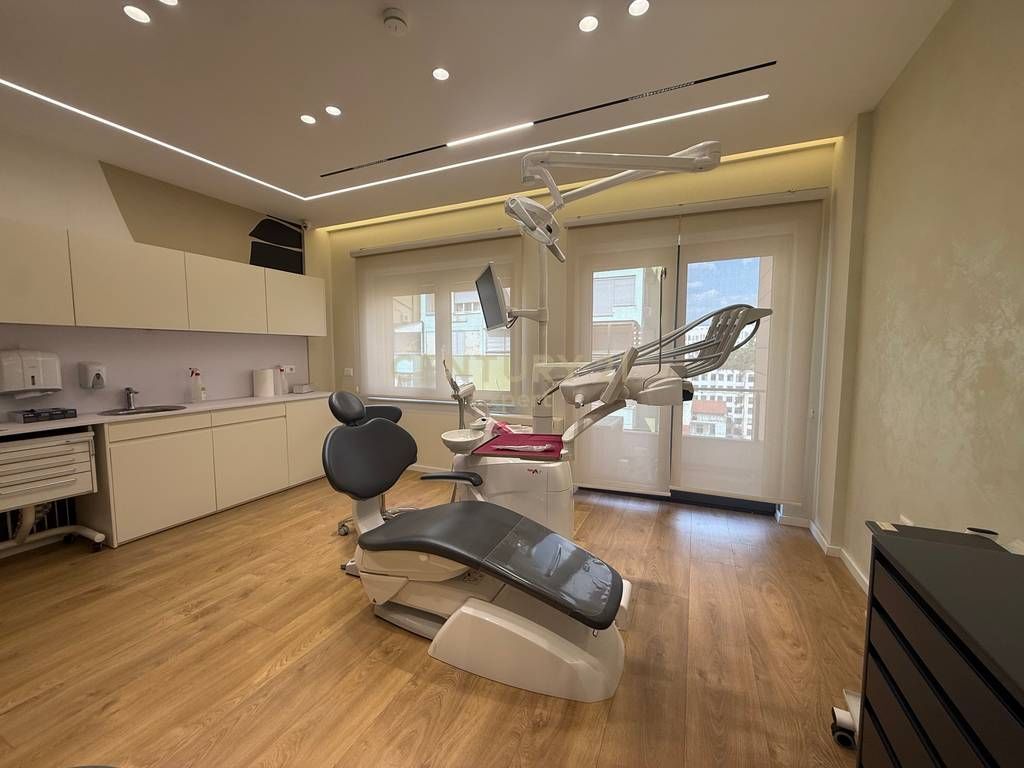OCCASIONE! VENDESI ATTIVITÀ DI CLINICA DENTALE VICINO AL RING CENTER!