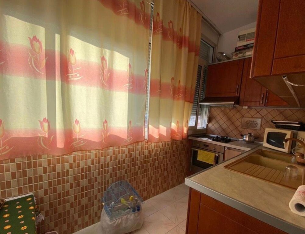 Apartment 2+1+2 is given at the old last station of new Tirana
