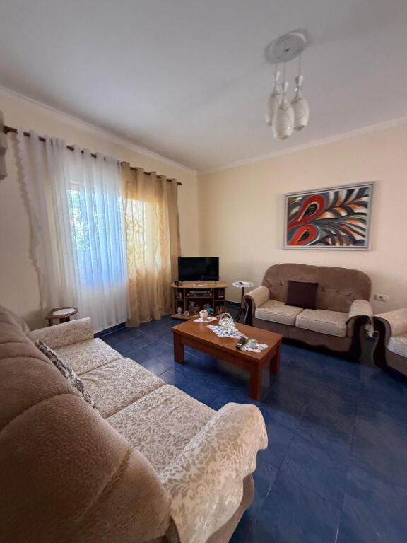 Affitto | Shtëpi private 2 + 1 | Porcelan | 450 €/mese