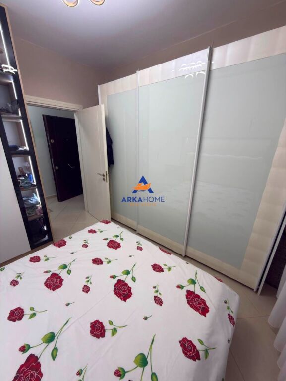 SHITET APARTAMENT 1+1+BALLKON TEK " LIQENI I THATE " 20,000,000 LEKË