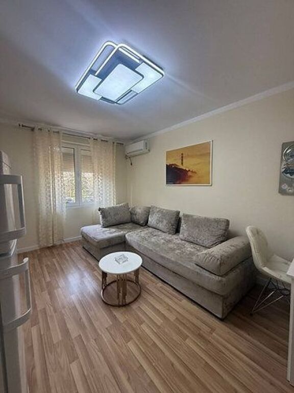 Apartament 1+1 per qira tek Stadiumi Dinamo.