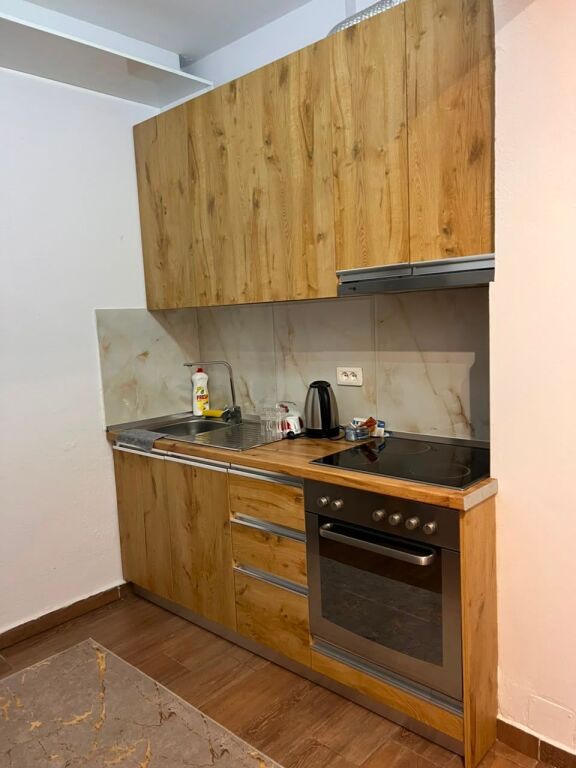 Apartment me qera 1+1 afer globes te rruga kavajes