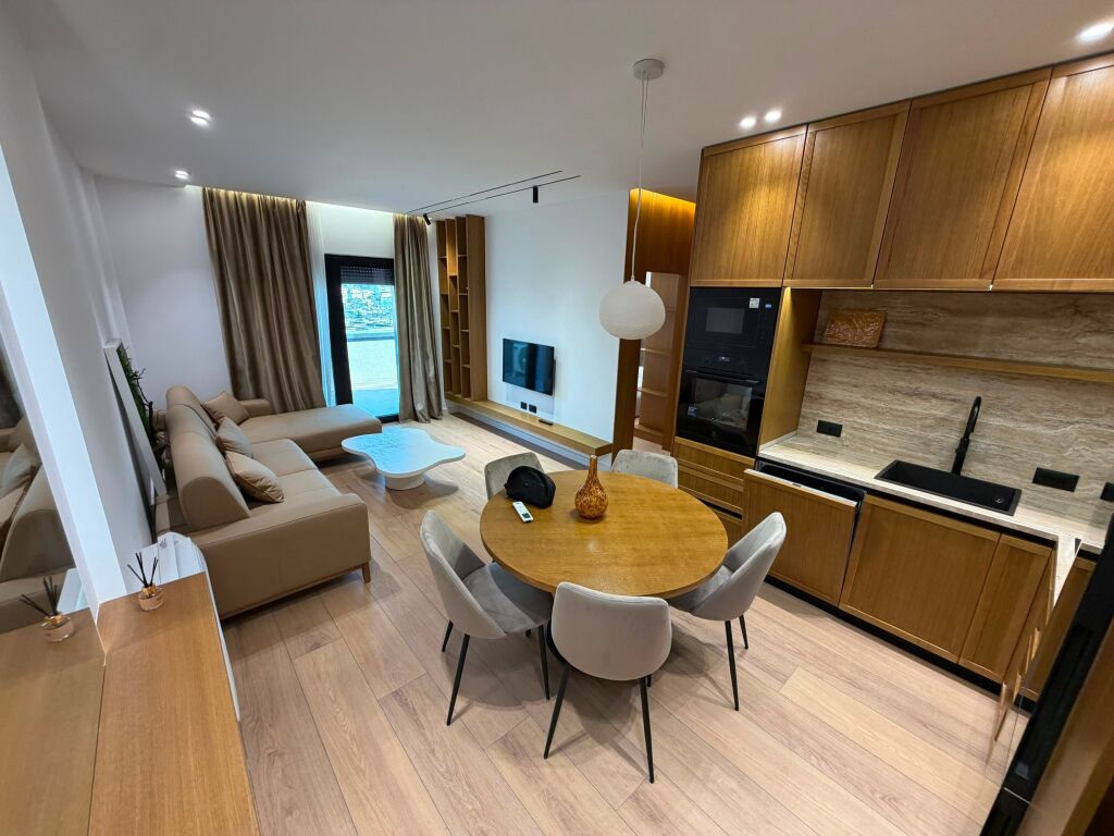 🏡 Jepet me qira apartament 2+1+2  📍 Xhamllik, Rruga “Odhise Paskali”, Tiranë