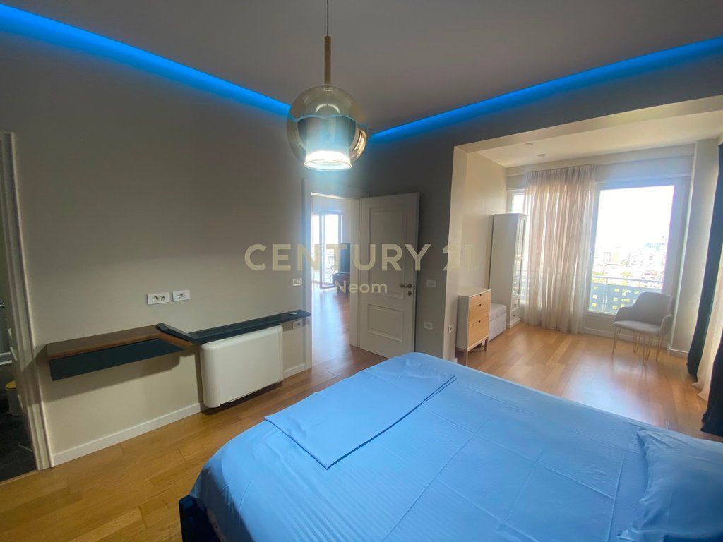 Apartament 2+1+2+Parkim me qira pranë Kopshtit Botanik, Tiranë