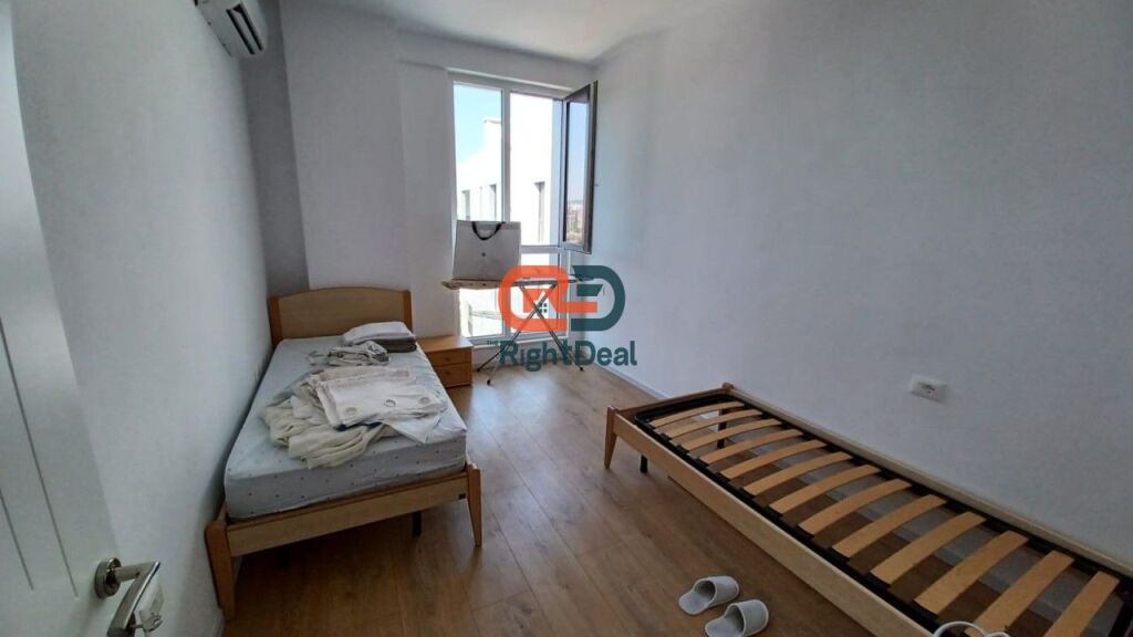 Tek Siri Kodra, Jepet Me Qira Super Apartament 2+1, Me Planimetri Te Rregullt Dhe Mobilim Bashkekohor!!!