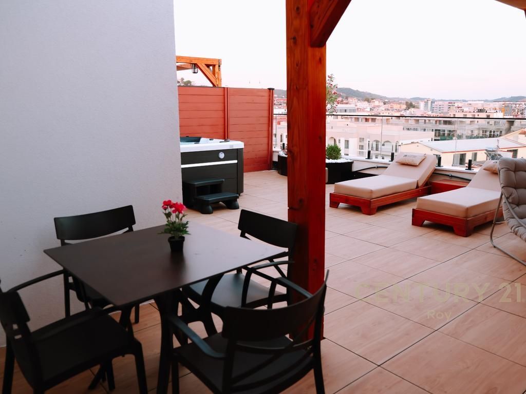 Luxury Without Compromise – Penthouse, A Rare Opportunity, A Secure Investment!   850,000 €