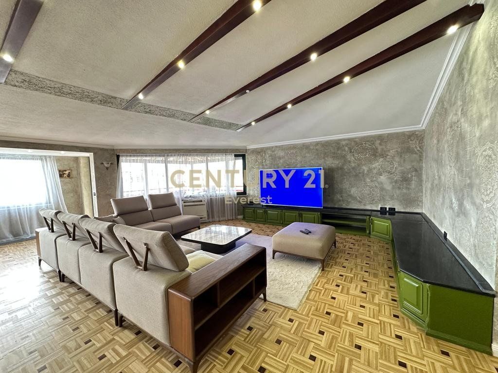 DINAMO COMPLEX, LUXURY PENTHOUSE FOR SALE 800,000 €