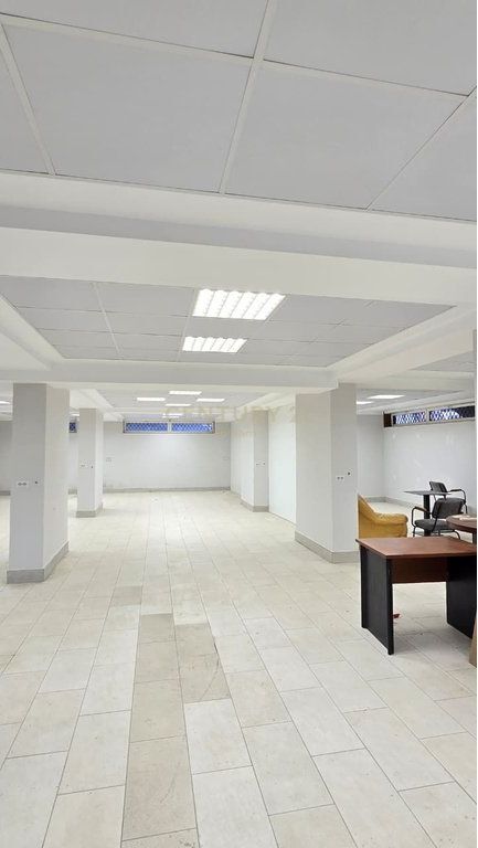 Jepet me qira ambient komercial në Lagjen Nr. 16, Durrës !
