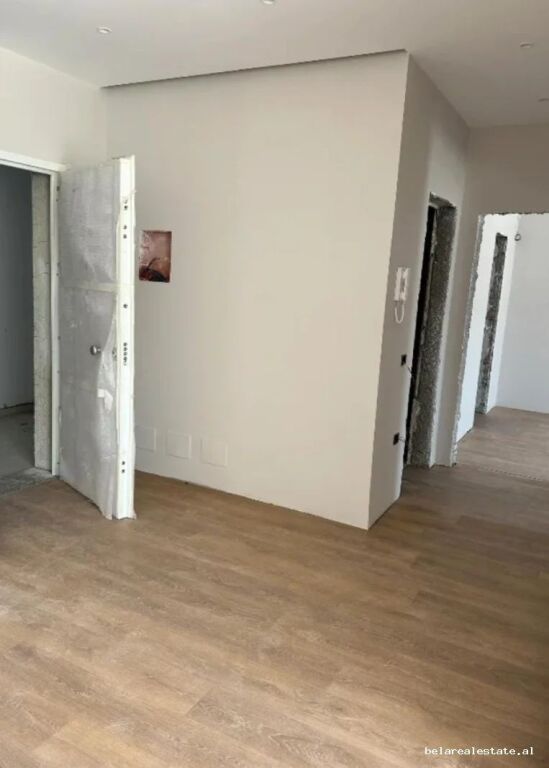 Zyre Me Qera 1+1 Tek Komuna e Parisit (ID BZ21020) Tirane.