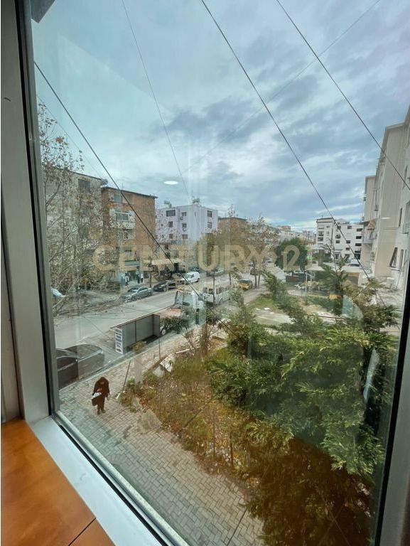 Jepet me qira ambient komercial në Lagjen Nr. 16, Durrës
