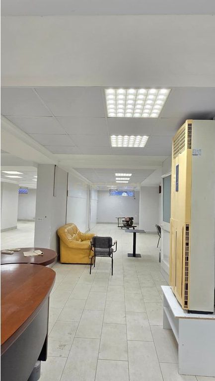 Jepet me qira ambient komercial në Lagjen Nr. 16, Durrës !