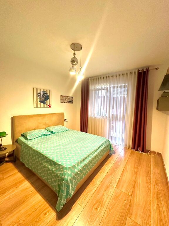 Shitet Apartament 1+1+Depo+Ballkon tek Zogu i Zi , prane Gazheli , Rruga Mine Peza , Rruga e Durresit , Ish Stacioni i Trenit , Rruga Don Bosko .