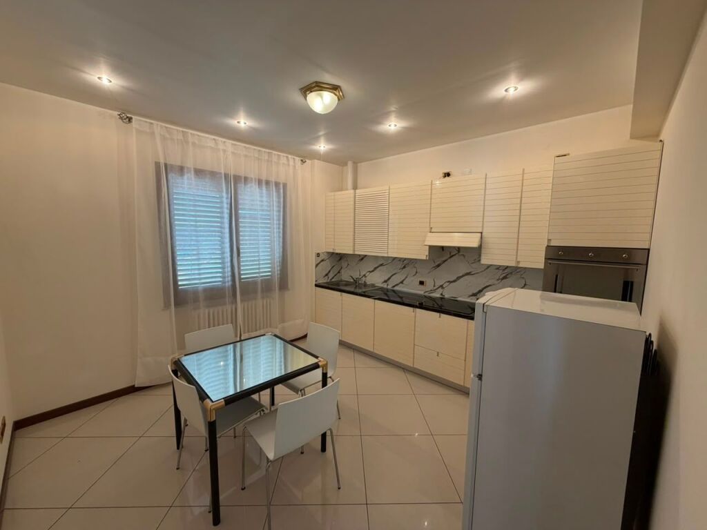 🏡 Appartamento 1+1 in affitto –📍 Kinostudio💰 Affitto: 45.000 Lek/mese (prezzo non trattabile)