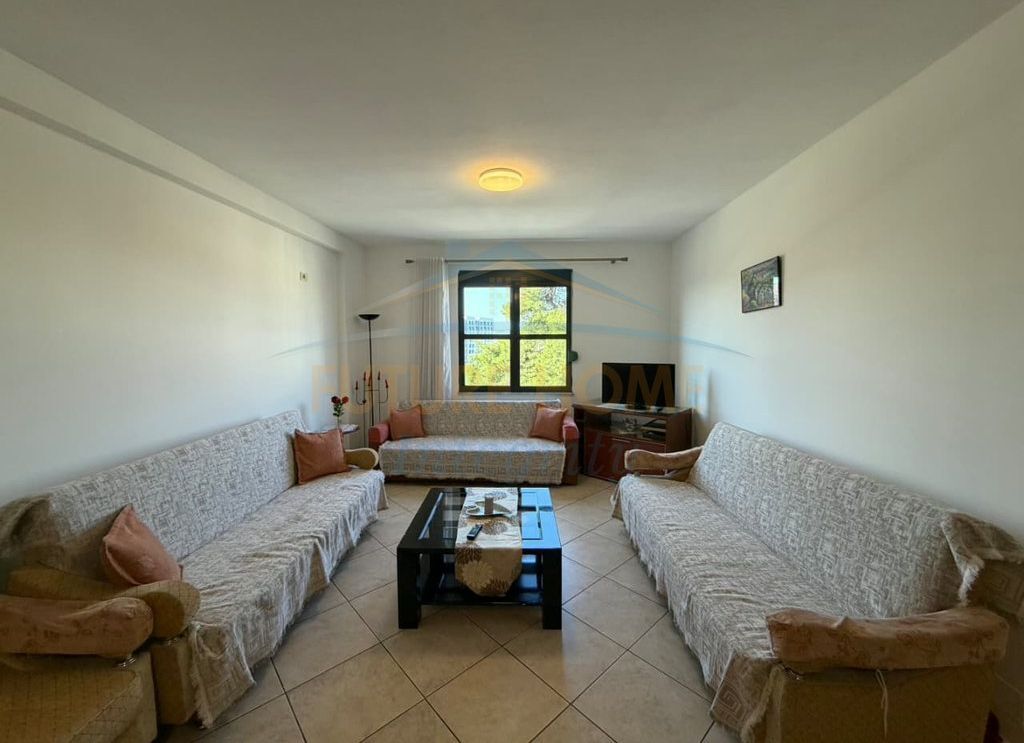 Shitet, Apartament 2+1, Kinostudio, Tiranë.