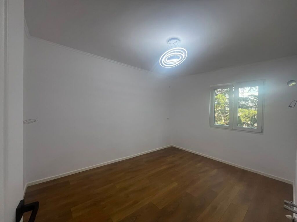 Shitet Apartament 1+1 | Oxhaku, Tiranë