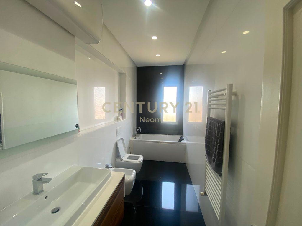 Apartament 2+1+2+Parkim me qira pranë Kopshtit Botanik, Tiranë