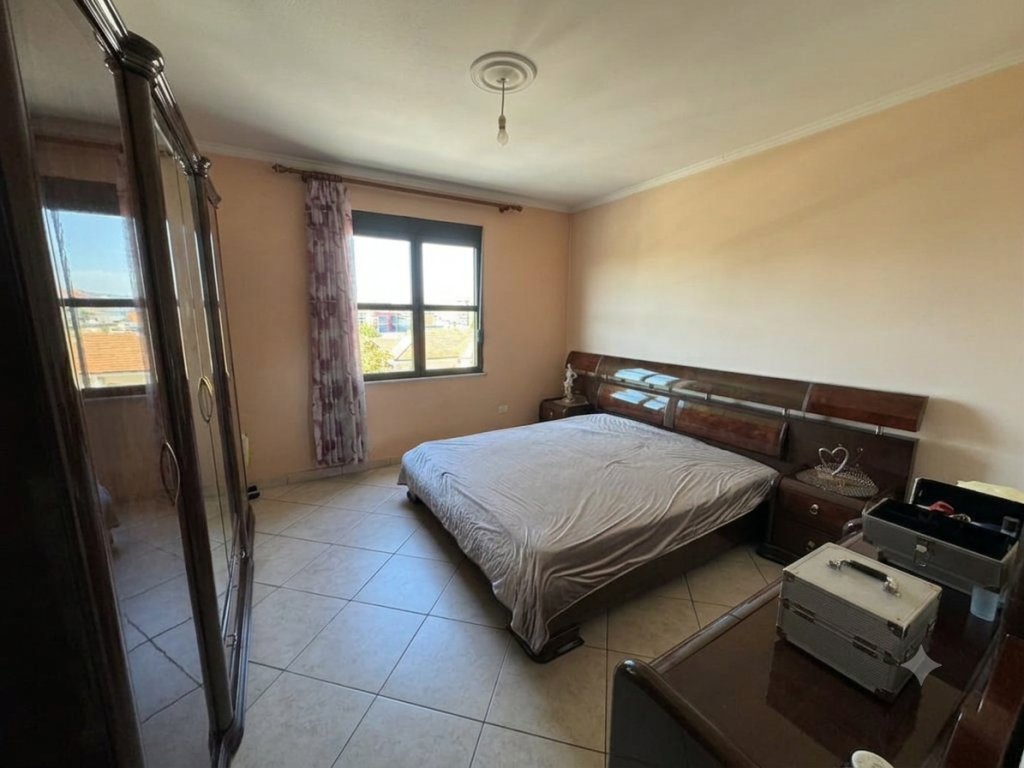 Shitet, Apartament 2+1, Kinostudio, Tiranë.