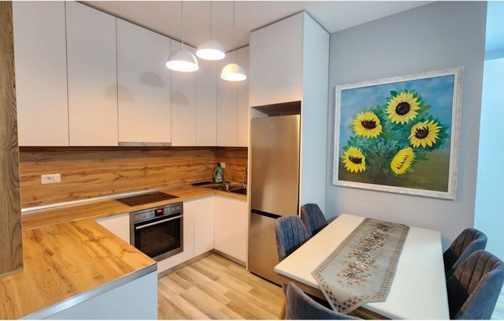 Jepet me qera apartament 1+1 tek Rruga e Dibres