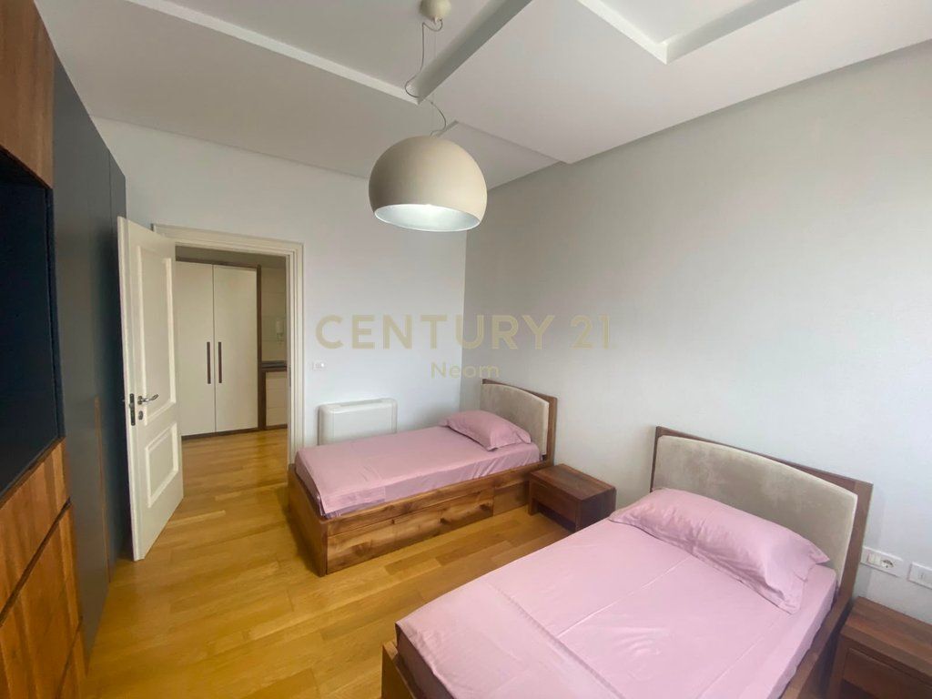 Apartament 2+1+2+Parkim me qira pranë Kopshtit Botanik, Tiranë