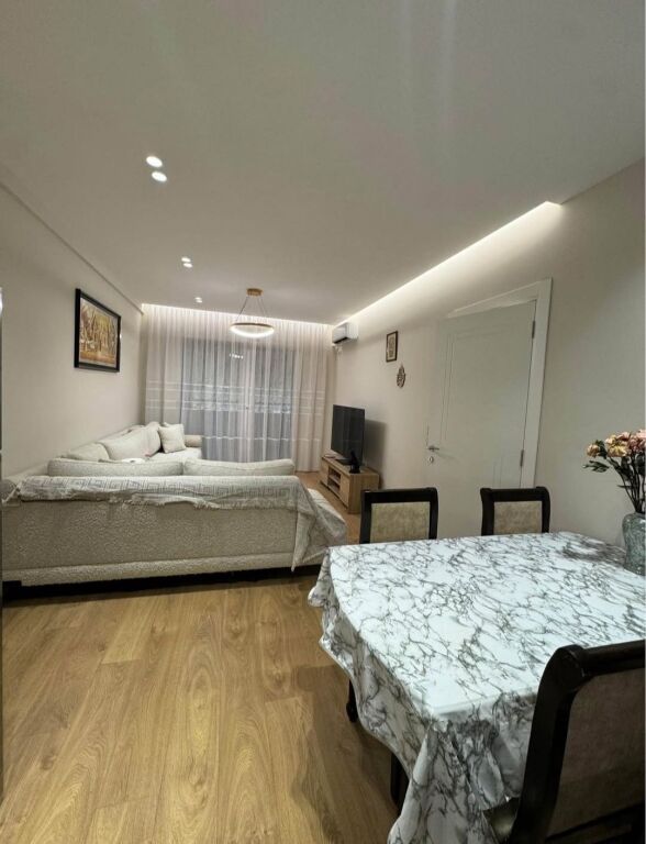 ME QIRA APARTAMENT 2+1+ post parkimi - Komuna e Parisit