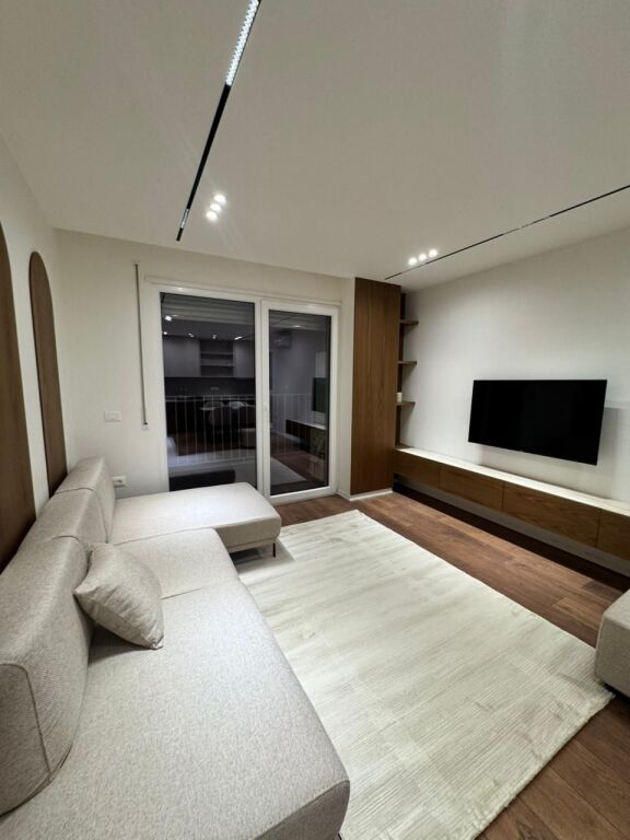 Apartament 1+1+parkim me qira