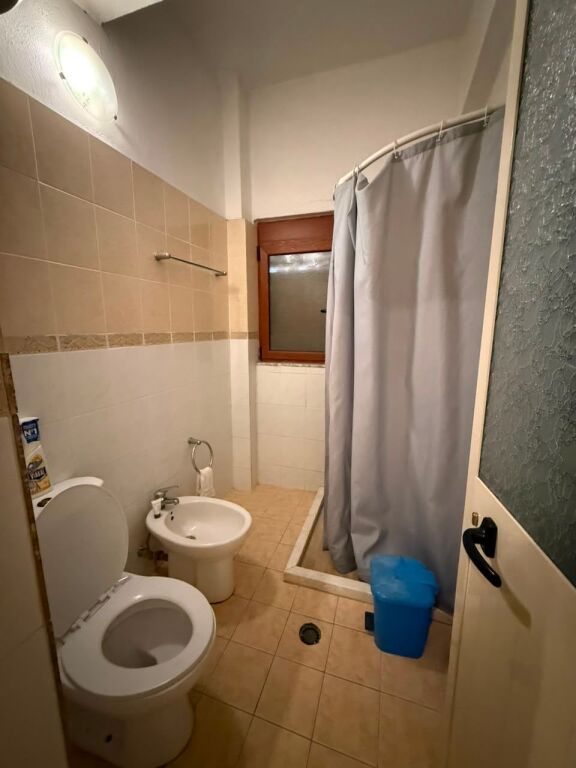 Jepet me qera 3+1+2 prane Stadiumit Durres