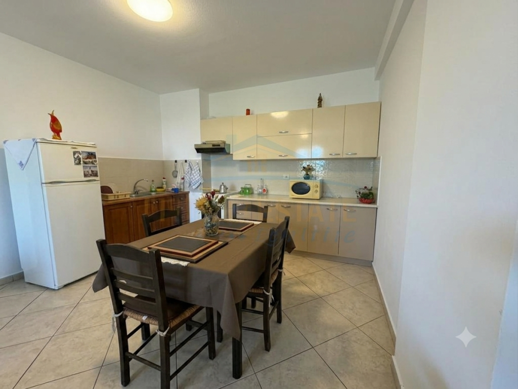 Shitet, Apartament 2+1, Kinostudio, Tiranë.