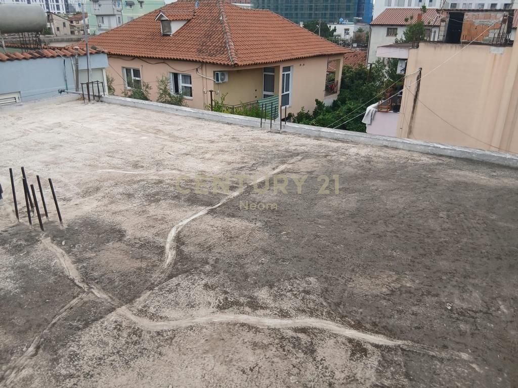 Annuncio di Vendita Immobile: Bar-Caffè e Abitazione su 2 Piani a Tirana - 593,952€ | 236m²