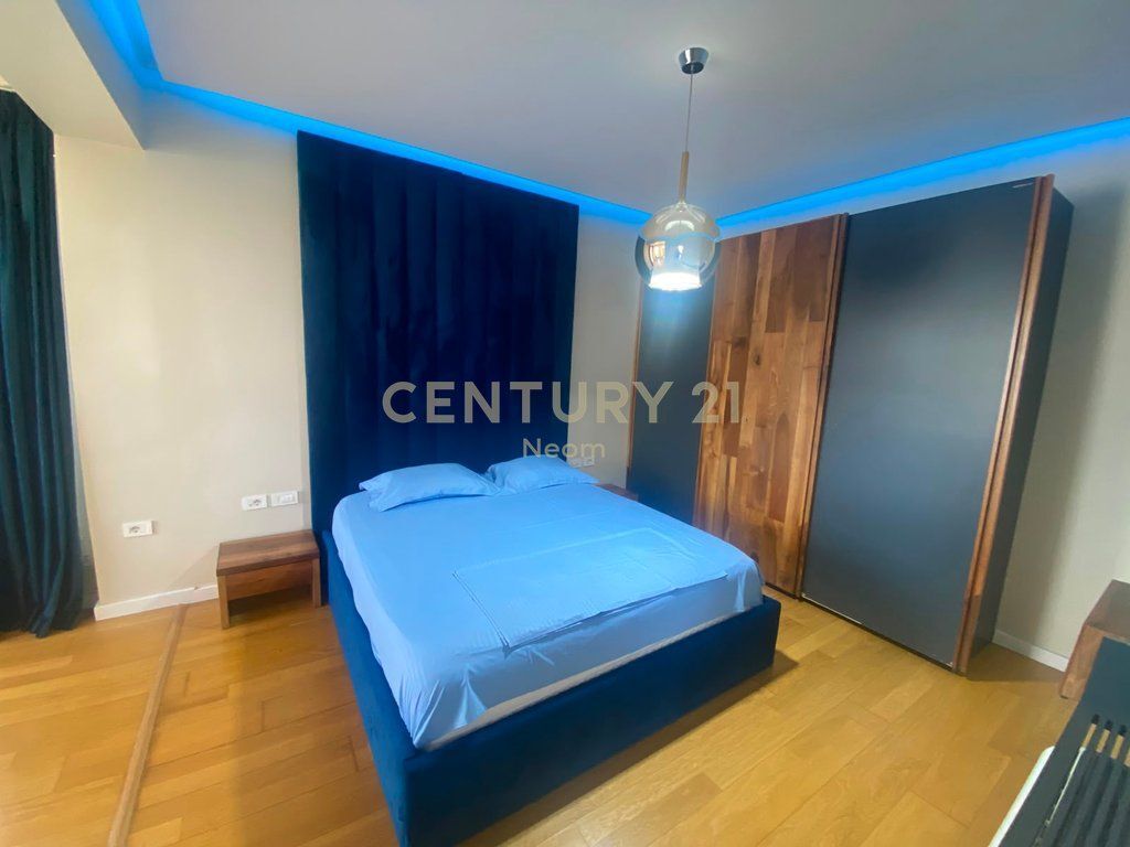 Apartament 2+1+2+Parkim me qira pranë Kopshtit Botanik, Tiranë
