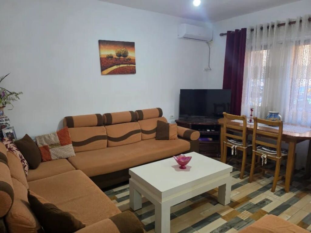 Appartamento 2+1+1 con Balcone in Affitto