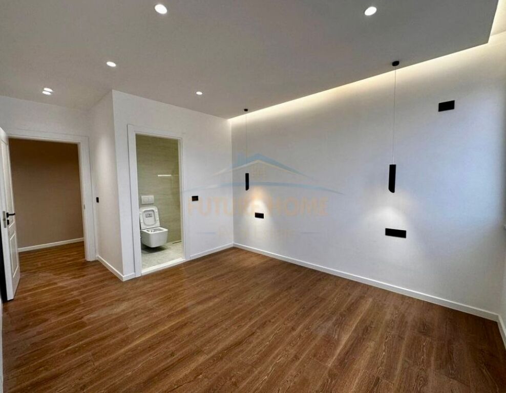 Rent, Apartment 2+1+2, Paris Commune, Tirana