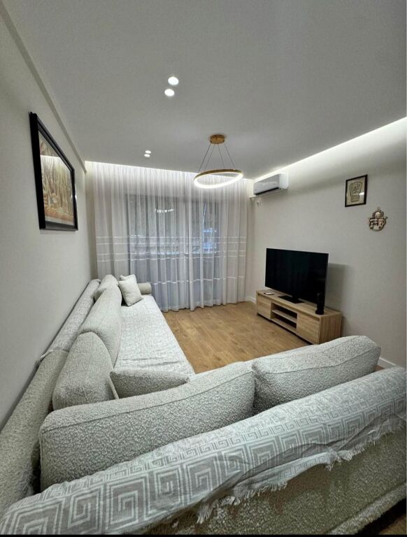 ME QIRA APARTAMENT 2+1+ post parkimi - Komuna e Parisit
