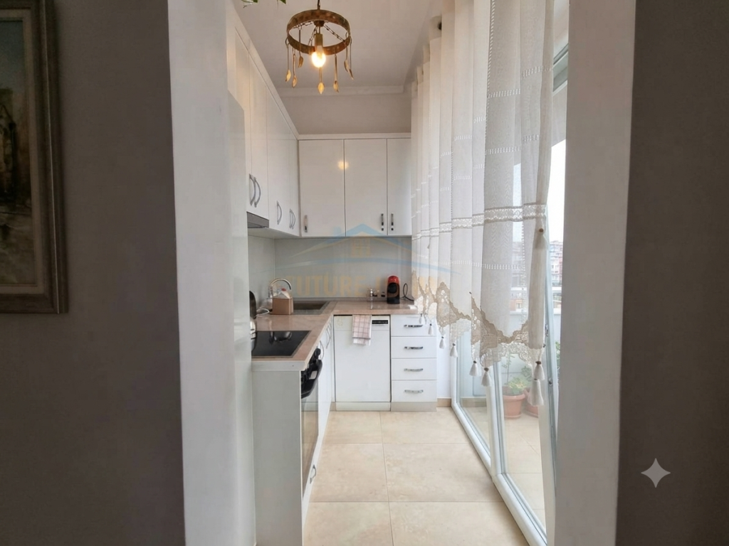 Qera, Apartament 1+1, Kafe Flora
