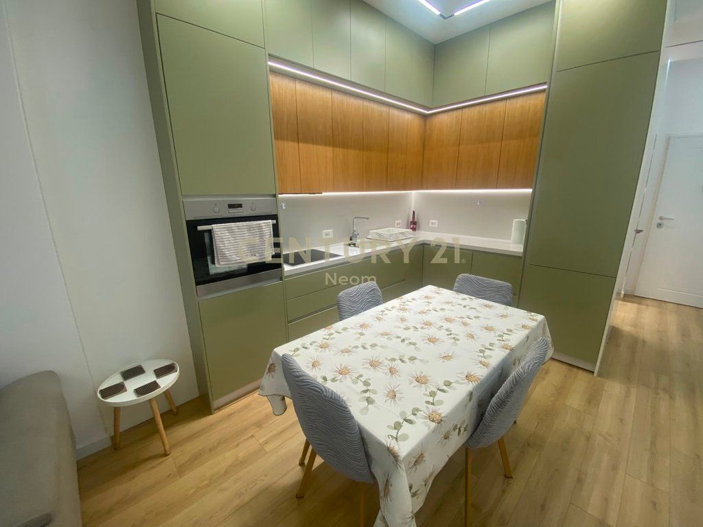 Appartamento 2+1+Parcheggio in affitto vicino al Giardino Botanico, Tirana 1.200 € /Mese