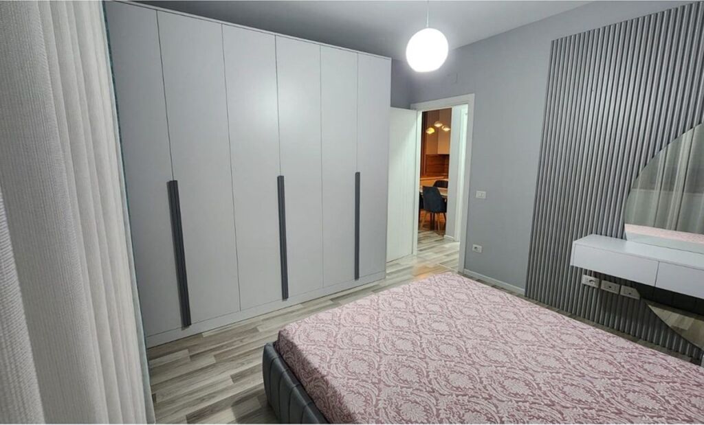 Jepet me qera apartament 1+1 tek Rruga e Dibres