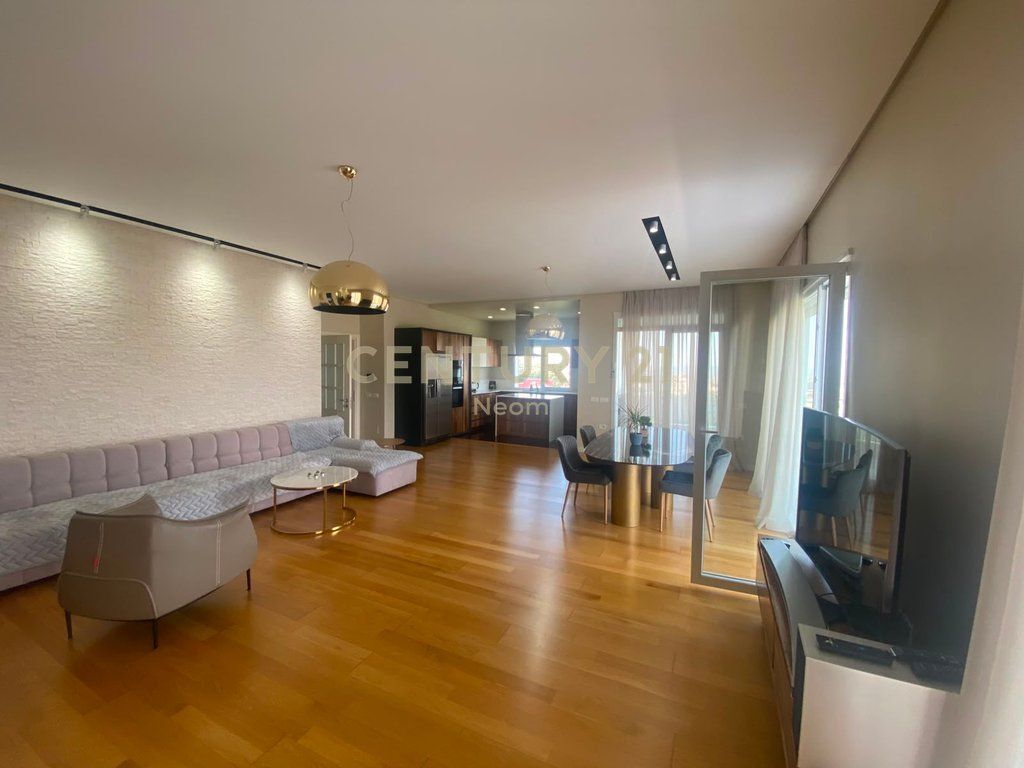 Apartament 2+1+2+Parkim me qira pranë Kopshtit Botanik, Tiranë