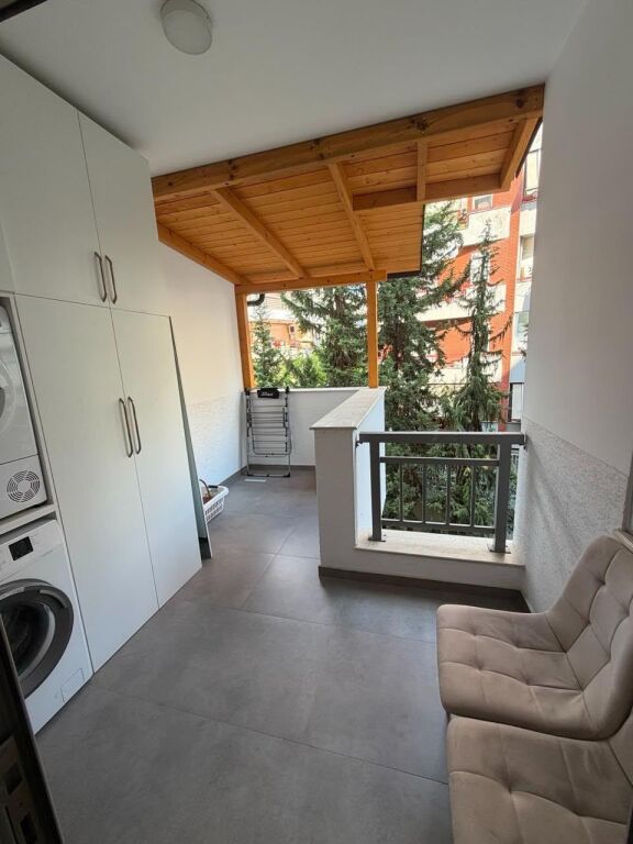 Jepet me qera apartament 1+1 tek Liqeni i Thate