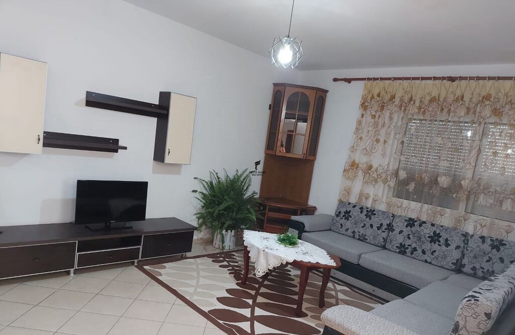 APARTAMENT ME QERA 2+1 STACIONI I TRENIT 50.000 LEKE FH-87137