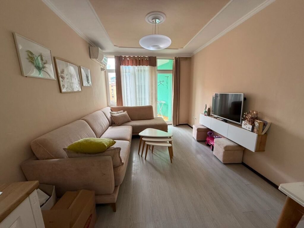 Apartment 2+1 for rent at Komuna e Parisit, near German Computers.