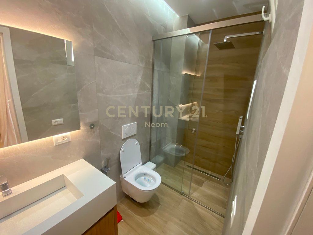 Appartamento 2+1+Parcheggio in affitto vicino al Giardino Botanico, Tirana 1.200 € /Mese
